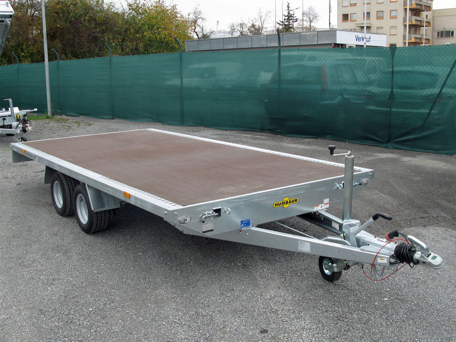Humbaur Universal 3000 Seilwinde und Auffahrbohlen