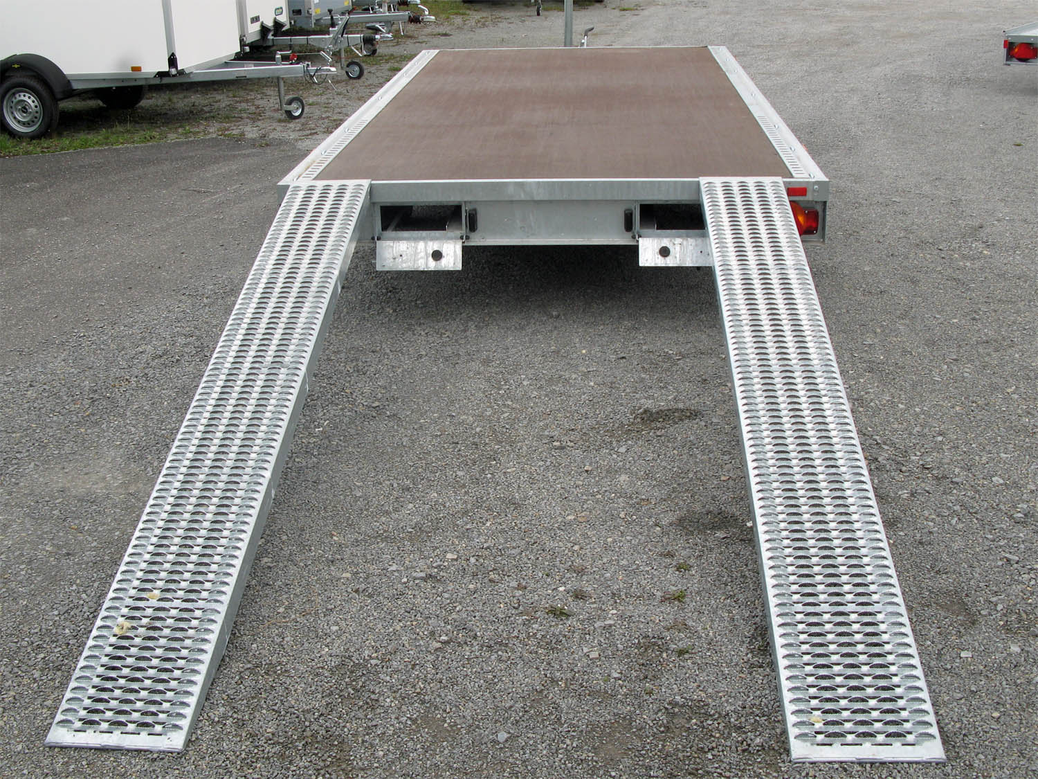 Humbaur Universal 3000 Seilwinde und Auffahrbohlen – Bild 3