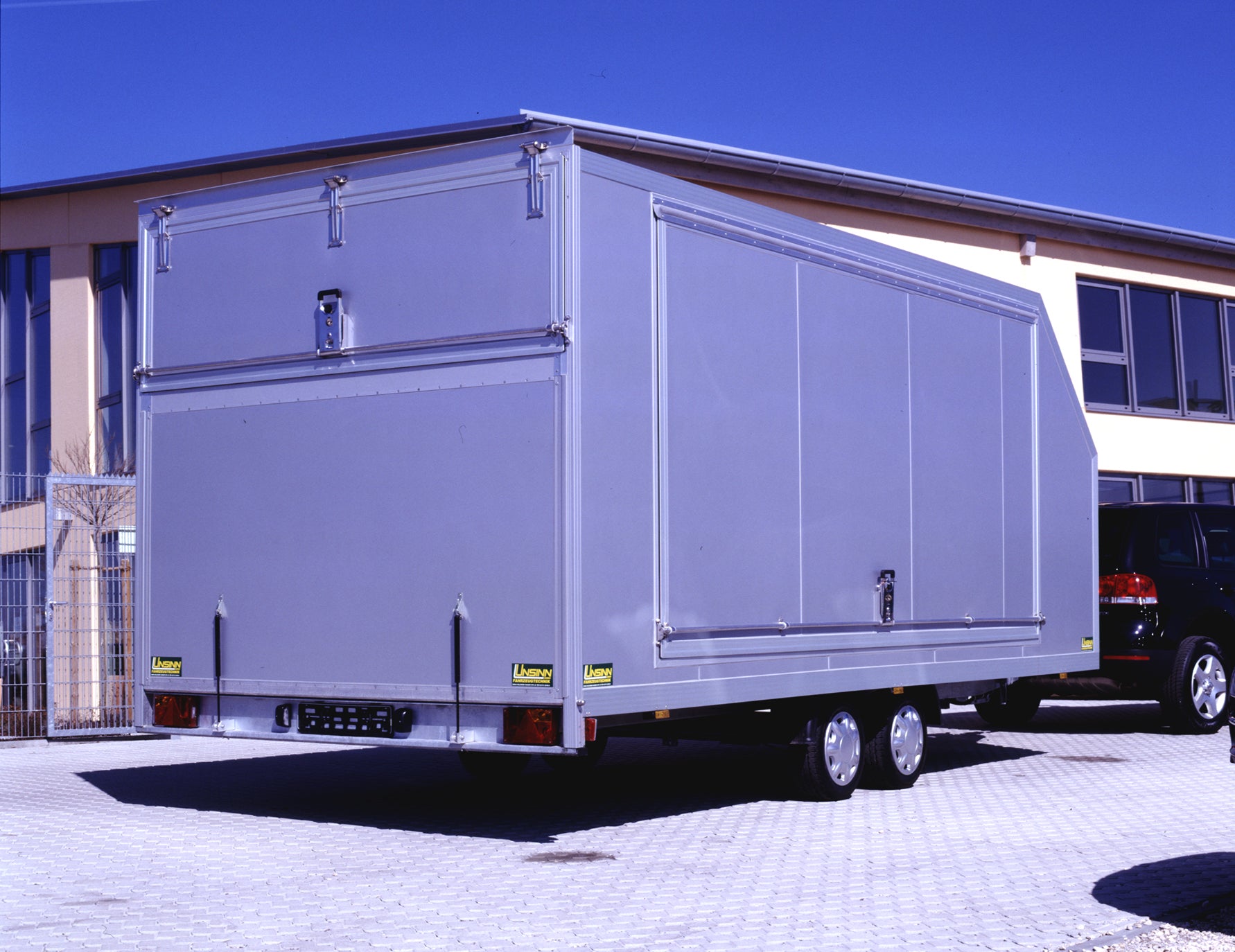 Unsinn UKF 5423-35-13 Fahrzeugtransporter kippbar Sandwichkoffer – Bild 9